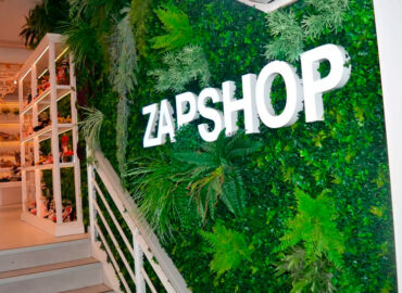Jardines verticales artificiales: una solución verde en espacios comerciales